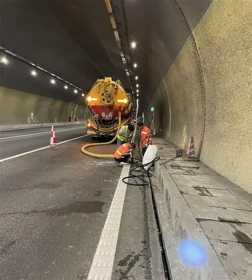 孝南隧道排水渠清淤